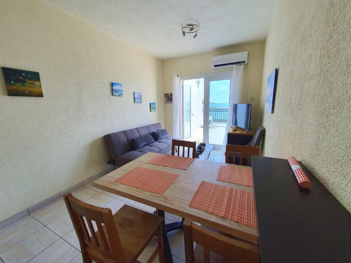 Paphos Poseidon 51 - Beachfront Two Bedroom Apartment מראה חיצוני תמונה