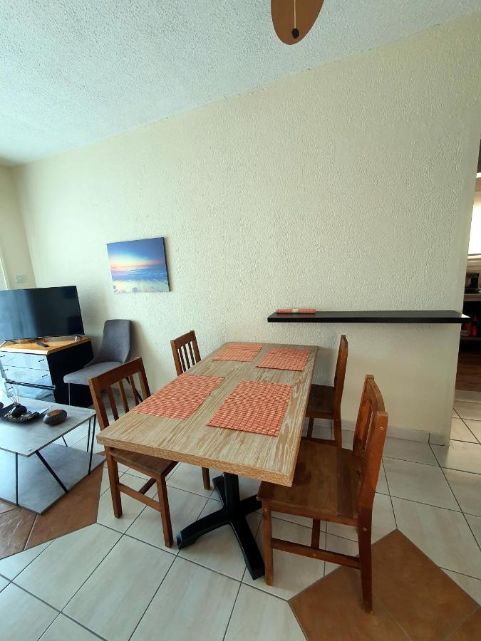 Paphos Poseidon 51 - Beachfront Two Bedroom Apartment מראה חיצוני תמונה