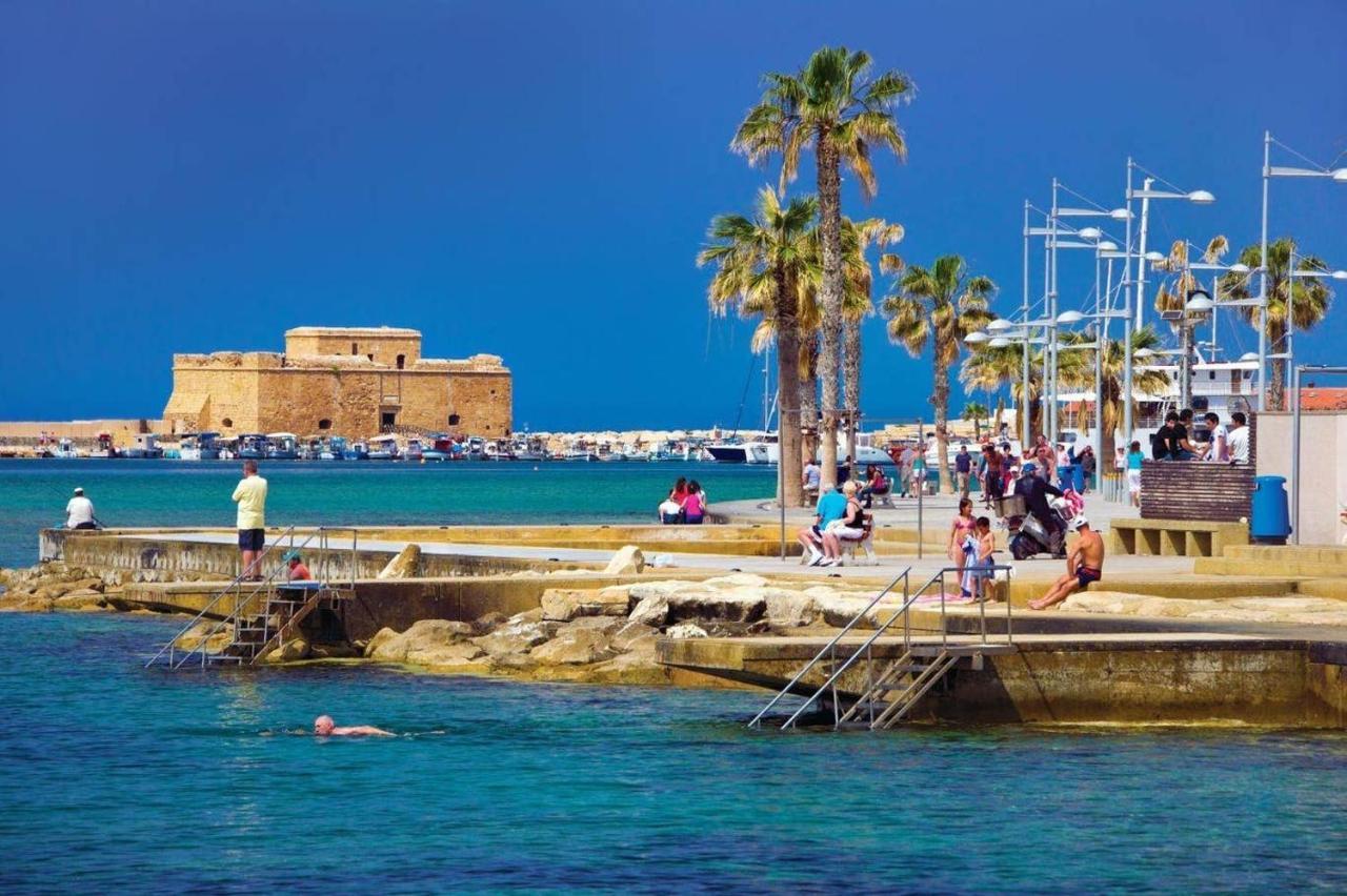 Paphos Poseidon 51 - Beachfront Two Bedroom Apartment מראה חיצוני תמונה