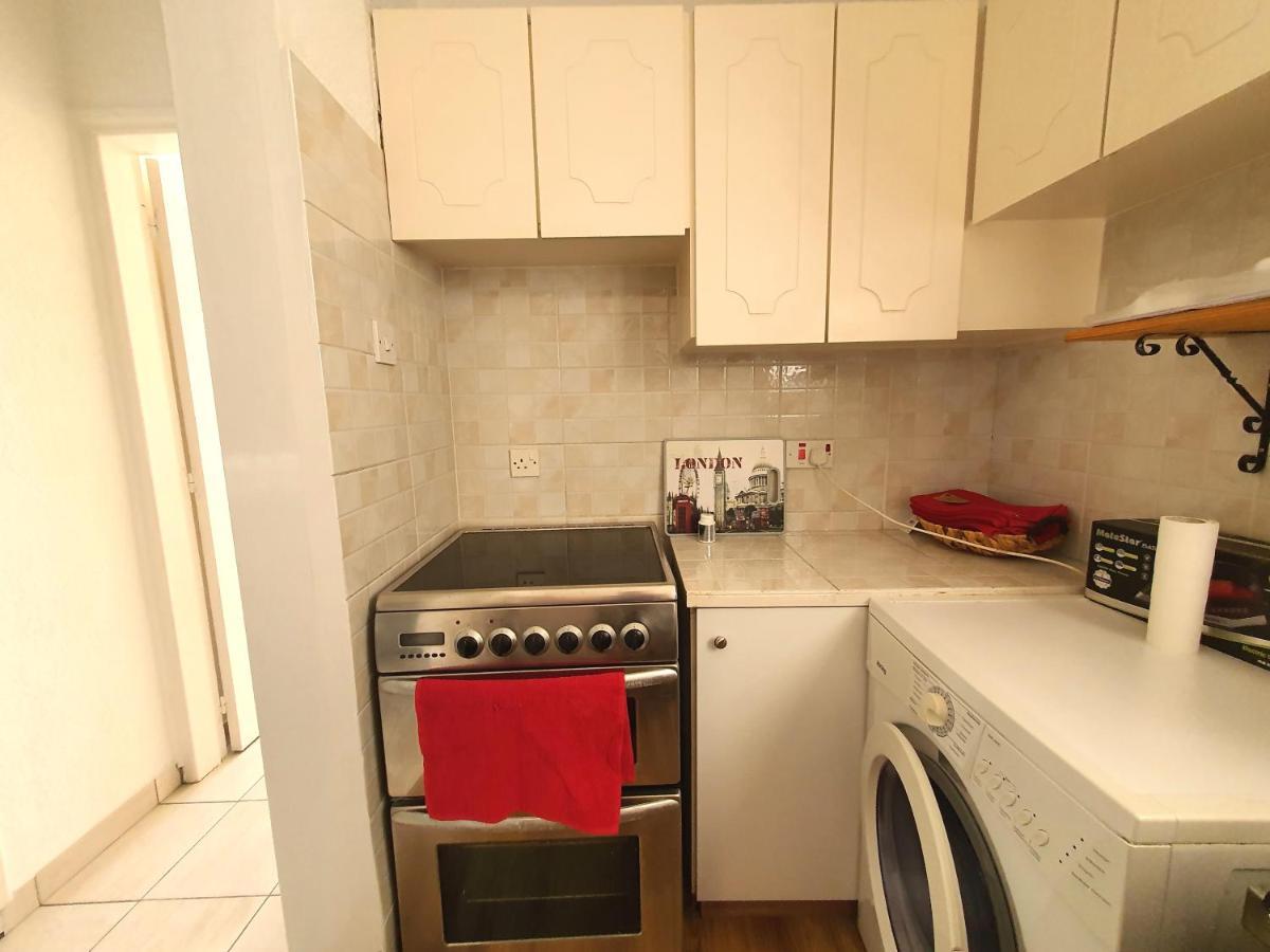 Paphos Poseidon 51 - Beachfront Two Bedroom Apartment מראה חיצוני תמונה