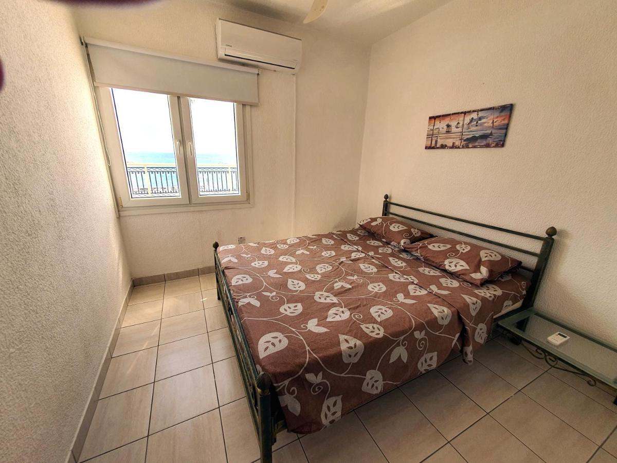 Paphos Poseidon 51 - Beachfront Two Bedroom Apartment מראה חיצוני תמונה