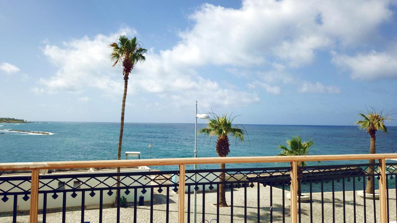 Paphos Poseidon 51 - Beachfront Two Bedroom Apartment מראה חיצוני תמונה