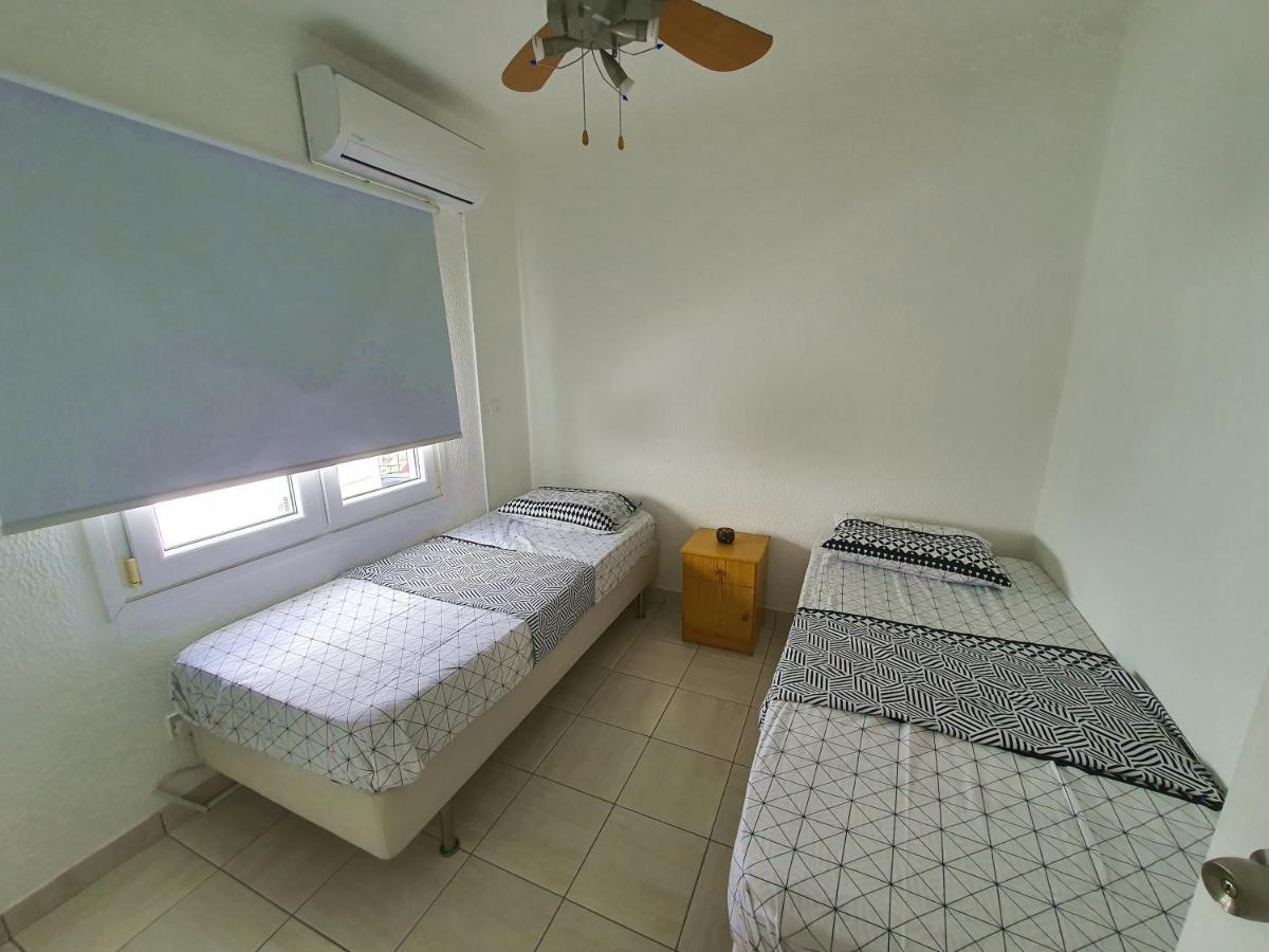 Paphos Poseidon 51 - Beachfront Two Bedroom Apartment מראה חיצוני תמונה